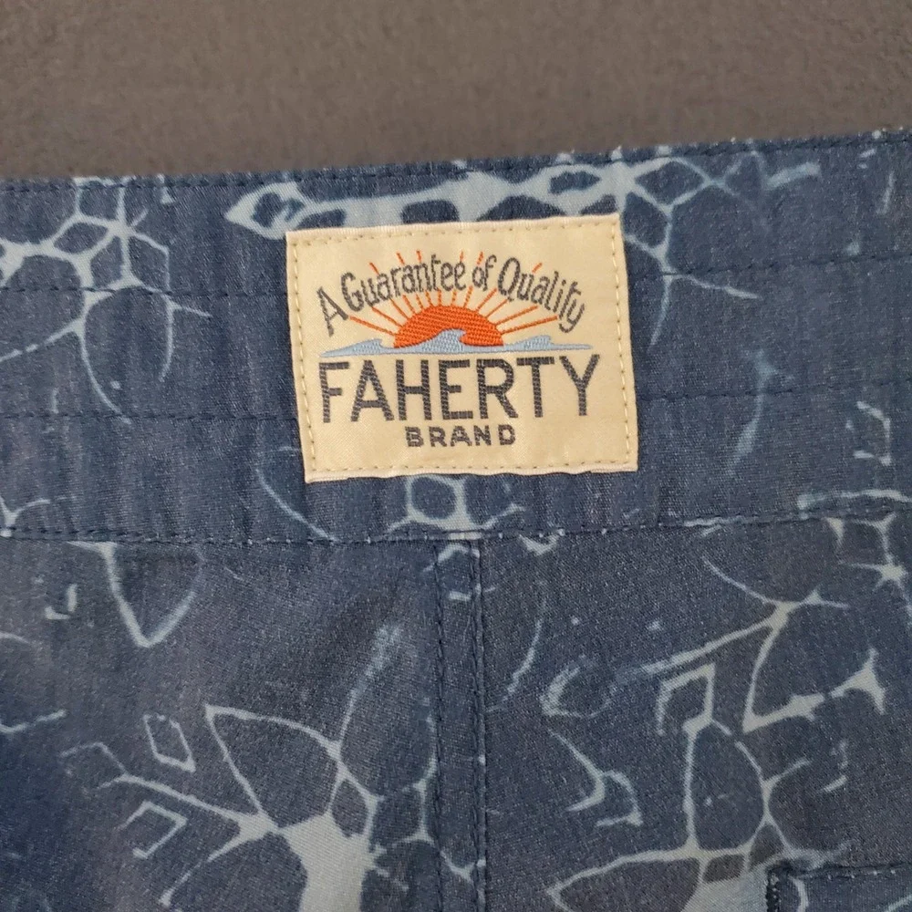 Faherty Brand Mens Blue Floral Batik Board Shorts Size 30 Made in USA‎  Trunks